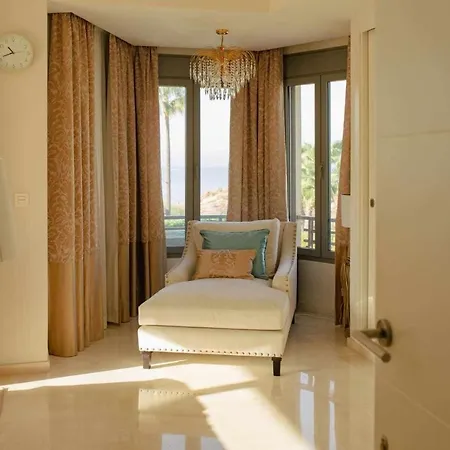 Villa Magnifica En Primera Linea De Playa Marbella