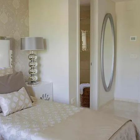 Villa Magnifica En Primera Linea De Playa Marbella